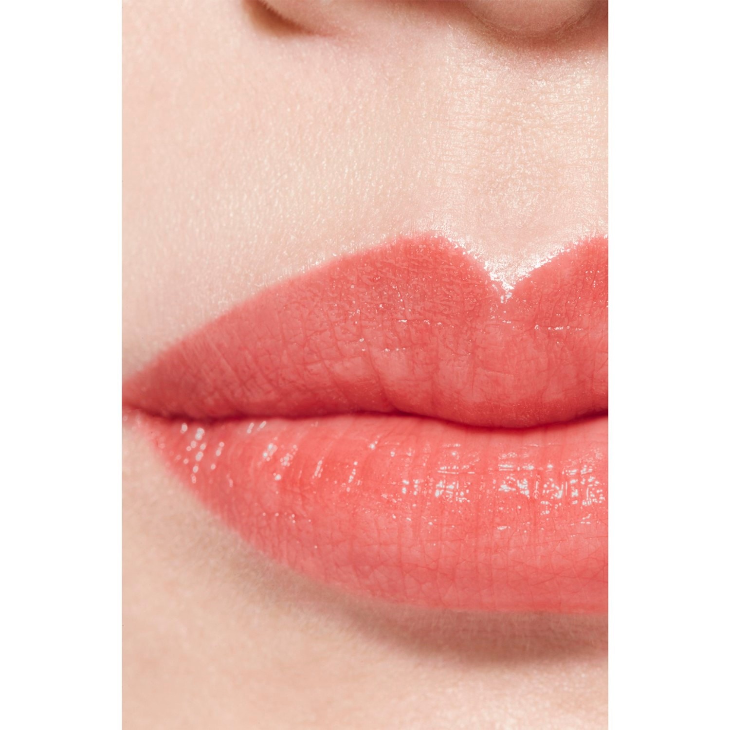 EL BÁLSAMO CON COLOR HIDRATANTE, CON UNA INTENSIDAD A MEDIDA, PARA UNOS LABIOS MÁS BELLOS DÍA TRAS DÍA